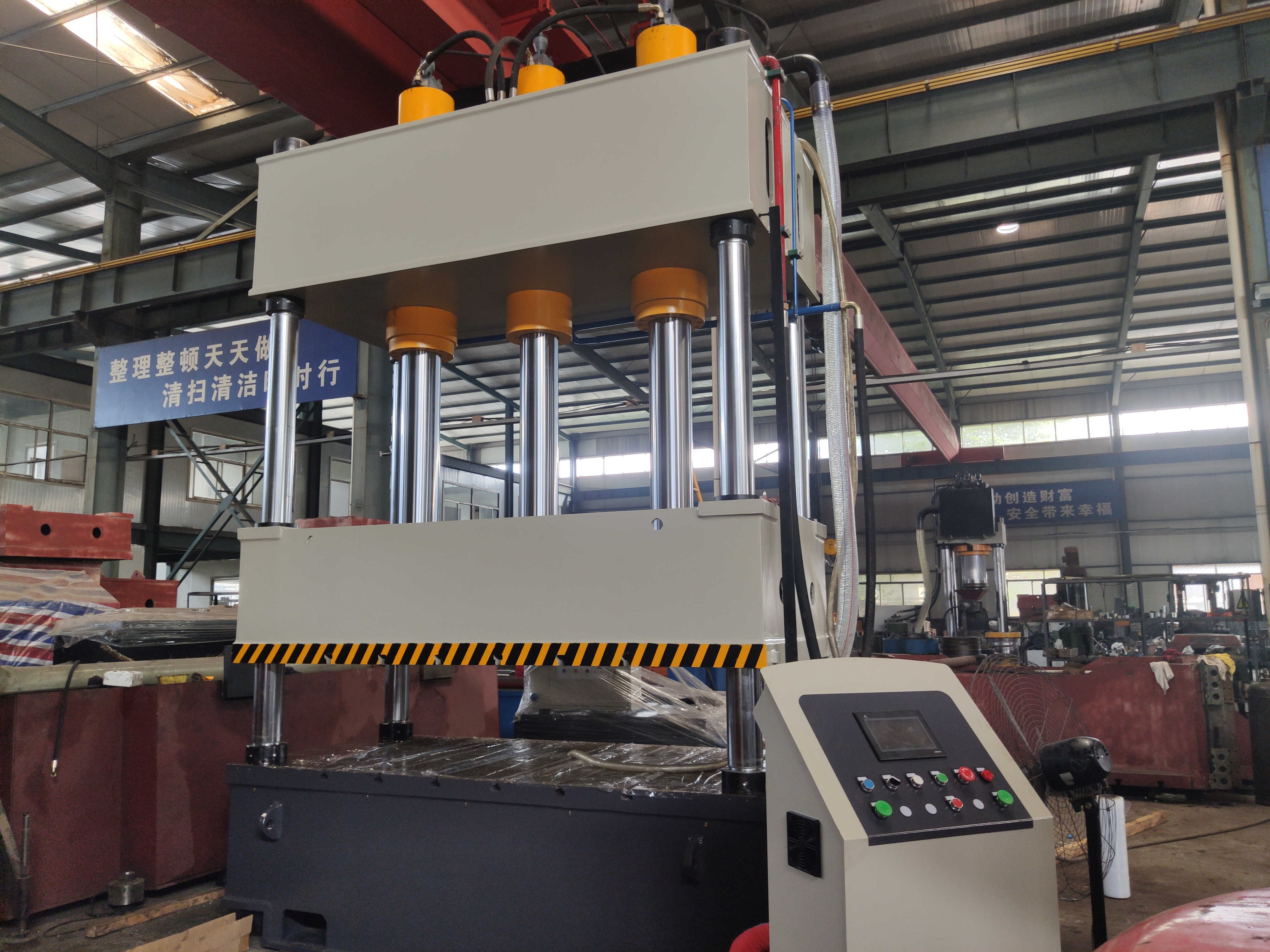 <a href=http://www.bracelee.com/news_article?news_id=156>天津液壓設(shè)備</a>